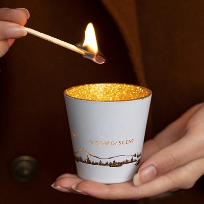 Groene Witte Hol silhouetteert uit de Sojawas Tealight van de Kopkruik bemerkte Kaarsen