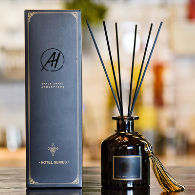 De houten Rotan Zwart Reed Diffuser Bottle 50ml van de Dekselgeur met Stok