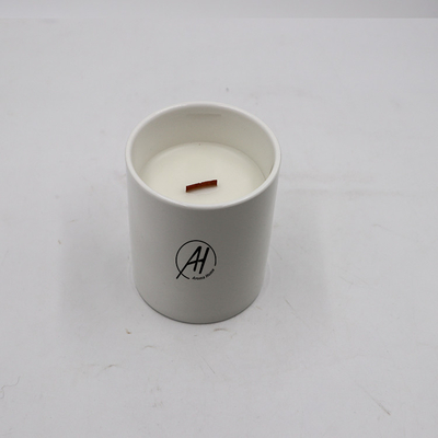 De aromasensatie bemerkte Witte Ceramische Kaars met Houten Wiek