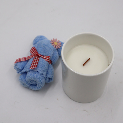 De aromasensatie bemerkte Witte Ceramische Kaars met Houten Wiek