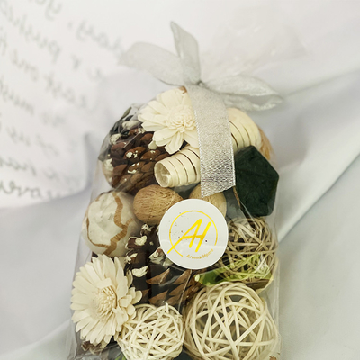 Het met de hand gemaakte Aromawelriekend mengsel van gedroogde bloemen en kruiden 200g bemerkte Droge Bloemen en Noten