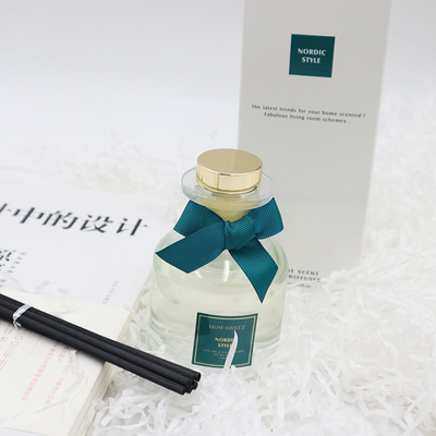 De Luxegift van aromareed diffuser 126ml met Groen Lint en Douaneetiket wordt geplaatst dat