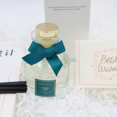 De Luxegift van aromareed diffuser 126ml met Groen Lint en Douaneetiket wordt geplaatst dat