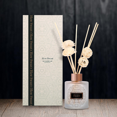 Aroma Reed Diffuser Luxury 126ml om Flessengift met Sola Flower wordt geplaatst dat