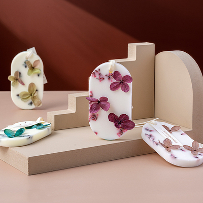 Gift van de Wassmeltingen van het aromahuis de Ovale Bemerkte die voor Kaars het Maken wordt geplaatst