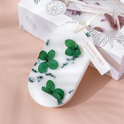 Gift van de Wassmeltingen van het aromahuis de Ovale Bemerkte die voor Kaars het Maken wordt geplaatst