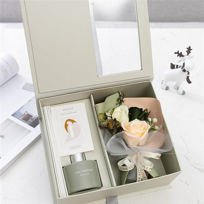 ODM Reed Diffuser Home Fragrance Gift voor Haar 150ml wordt geplaatst die